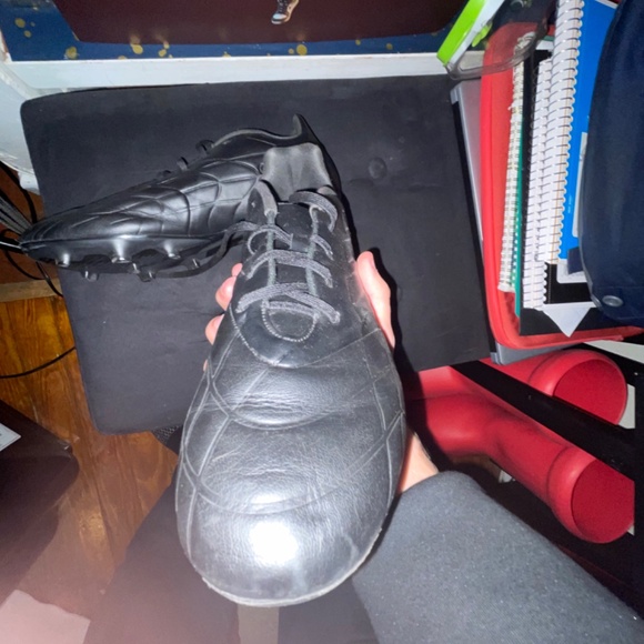 Addis’s soccer cleats - Picture 3 of 5